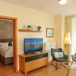 Haus Am Weststrand 公寓